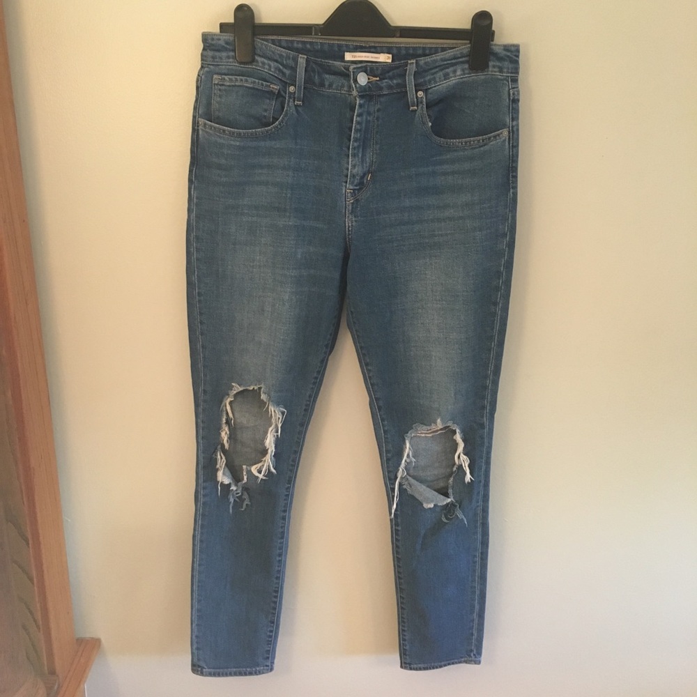 Levi’s 721 high rise skinny ripped jeans size 31